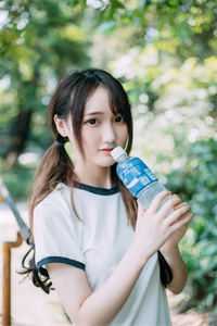 爱意流逝，悲欢不通白蔹许秋风